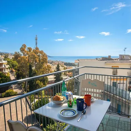 Bilocale Vista Mare Con Piscina Seaview Balcony & Pool - Happy *