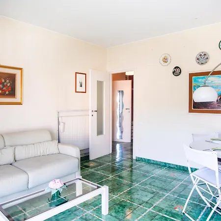 Bilocale Vista Mare Con Piscina Seaview Balcony & Pool - Happy 아파트